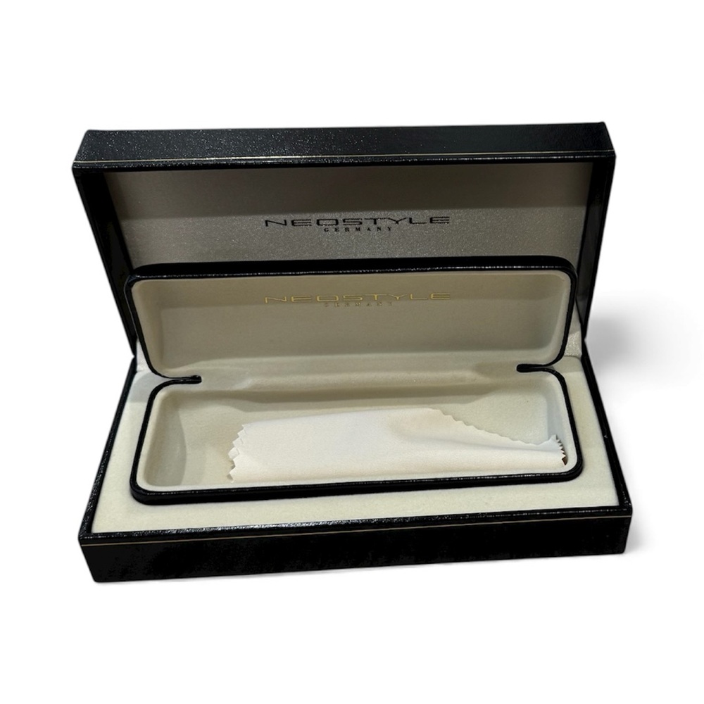 Neostyle Black Eyeglass Case - Picture 2 of 3